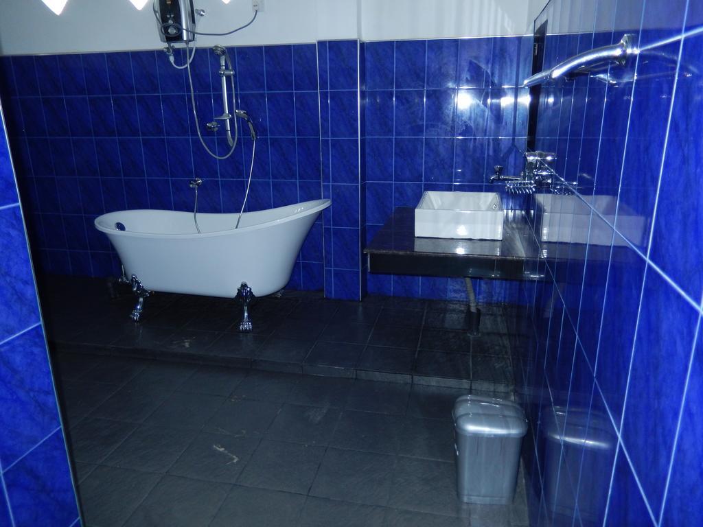 The Hotel Paradise Katunayaka Ngoại thất bức ảnh